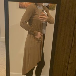 NWOT CAMEL BUTTON CARDI